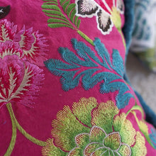 Indlæs billede til gallerivisning Designers Guild Brocart Décoratif Embroidered Cerise Cushion embroidery detail