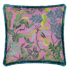 Indlæs billede til gallerivisning Designers Guild Brocart Décoratif Embroidered Cerise Cushion reverse