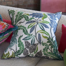 Load image into Gallery viewer, Designers Guild Brocart Décoratif Linen Fuchsia Cushion reverse close up