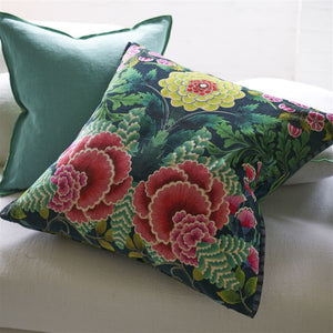 Designers Guild Brocart Décoratif Velours Noir Cushion on Sofa