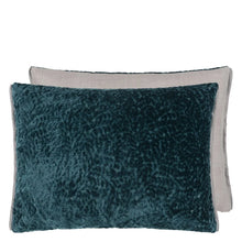 Indlæs billede til gallerivisning Designers Guild Cartouche Teal Velvet Cushion