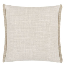 Indlæs billede til gallerivisning Designers Guild Charroux Natural Boucle Cushion Reverse