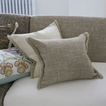 Indlæs billede til gallerivisning Designers Guild Charroux Natural Boucle Cushion on Sofa