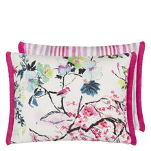 Indlæs billede til gallerivisning Designers Guild Chinoiserie Peony Flower Outdoor Cushion