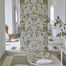 Indlæs billede til gallerivisning Designers Guild Eleonora Linen Cameo Cushion