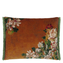 Indlæs billede til gallerivisning Designers Guild Fleurs d&#39;Artiste Velours Terracotta Cushion