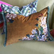 Indlæs billede til gallerivisning Designers Guild Fleurs d&#39;Artiste Velours Terracotta Cushion