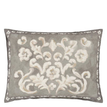 Indlæs billede til gallerivisning Designers Guild Isolotto Birch Cotton Cushion