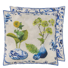 Indlæs billede til gallerivisning Designers Guild Kawana Cobalt Linen Cushion