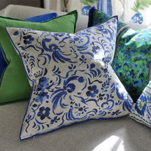 Indlæs billede til gallerivisning Designers Guild Kawana Cobalt Linen Cushion