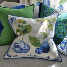 Indlæs billede til gallerivisning Designers Guild Kawana Cobalt Linen Cushion