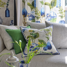 Indlæs billede til gallerivisning Designers Guild Kawana Cobalt Linen Cushion