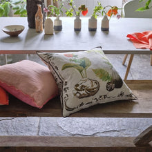 Indlæs billede til gallerivisning Designers Guild Kawana Linen Sepia Cushion