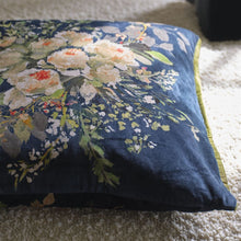 Indlæs billede til gallerivisning Designers Guild Margaretta Velours Noir Cushion