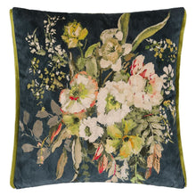 Indlæs billede til gallerivisning Designers Guild Margaretta Velours Noir Cushion