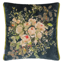 Indlæs billede til gallerivisning Designers Guild Margaretta Velours Noir Cushion