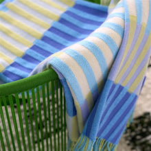 Indlæs billede til gallerivisning Designers Guild Murazzi Porcelain Throw Up Close