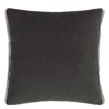 Indlæs billede til gallerivisning Designers Guild Varese Granite &amp; Delft Velvet Cushion Front